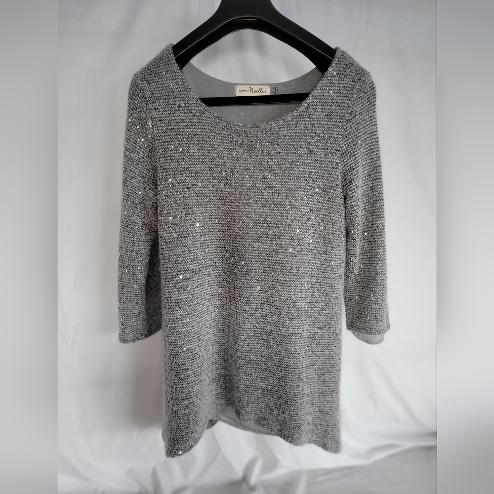 Beautiful top for holidays or any event.  Sparkly and open back. Size S/M